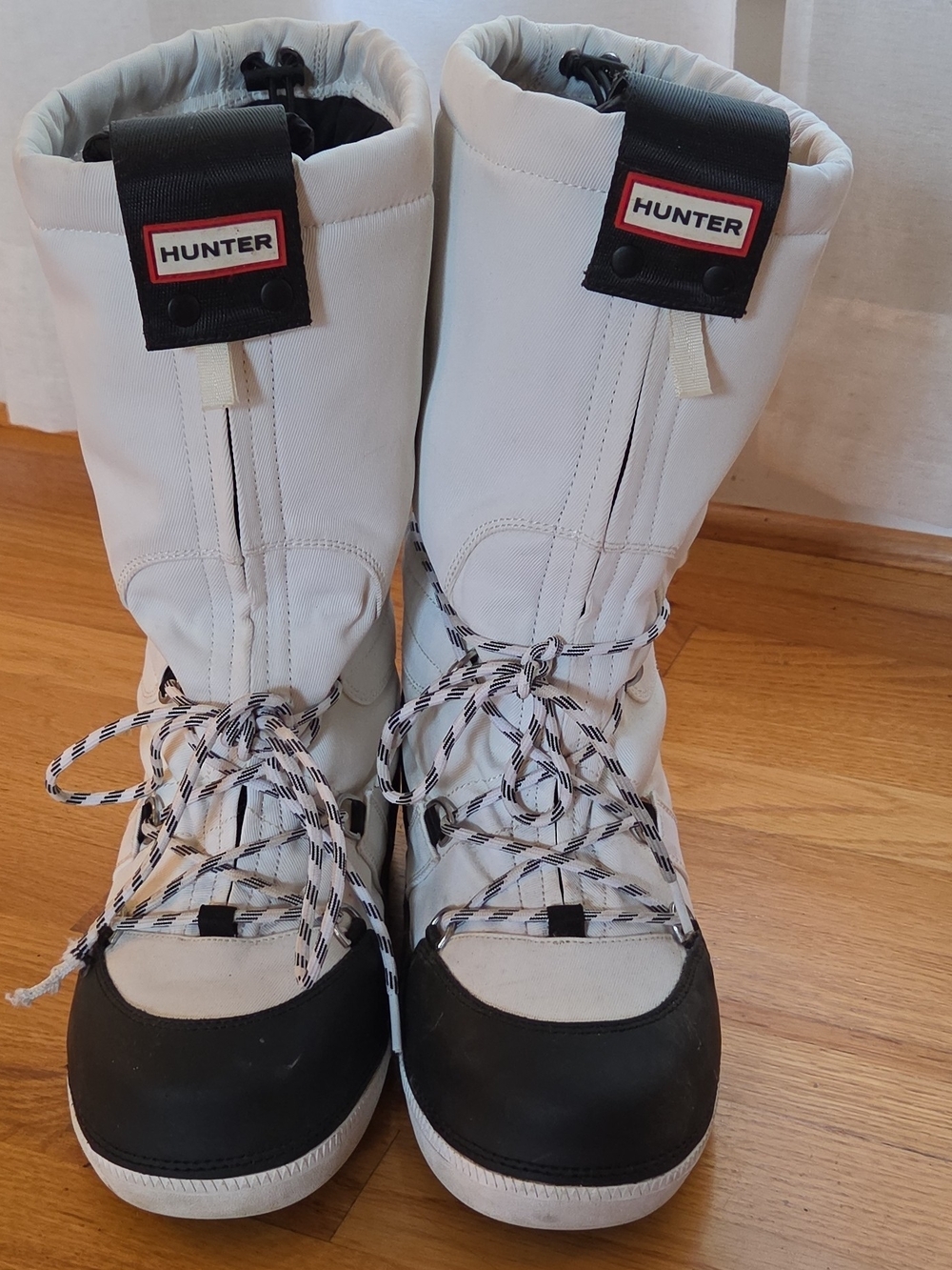 Hunter White and Black Lace-Up Winter Snow Boots